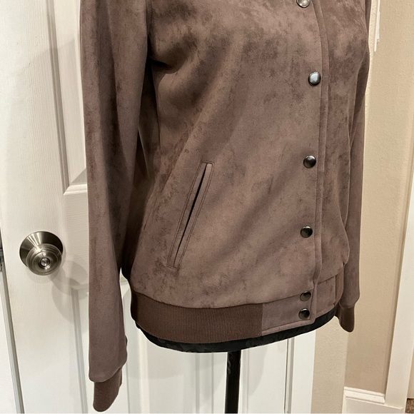 ALYTHEA VERY VERSATILE MEDIUM BROWN BOMBER STYLE SNAP FRONT JACKET. Size Small - Picture 3 of 9